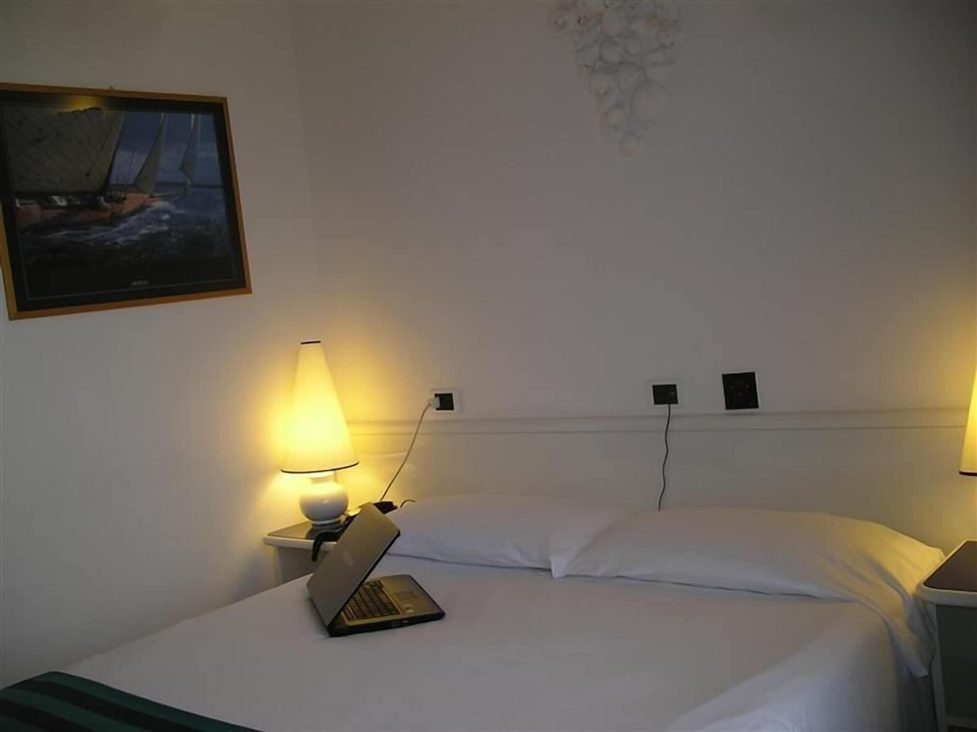 Hotel Luxor Rimini Exteriör bild
