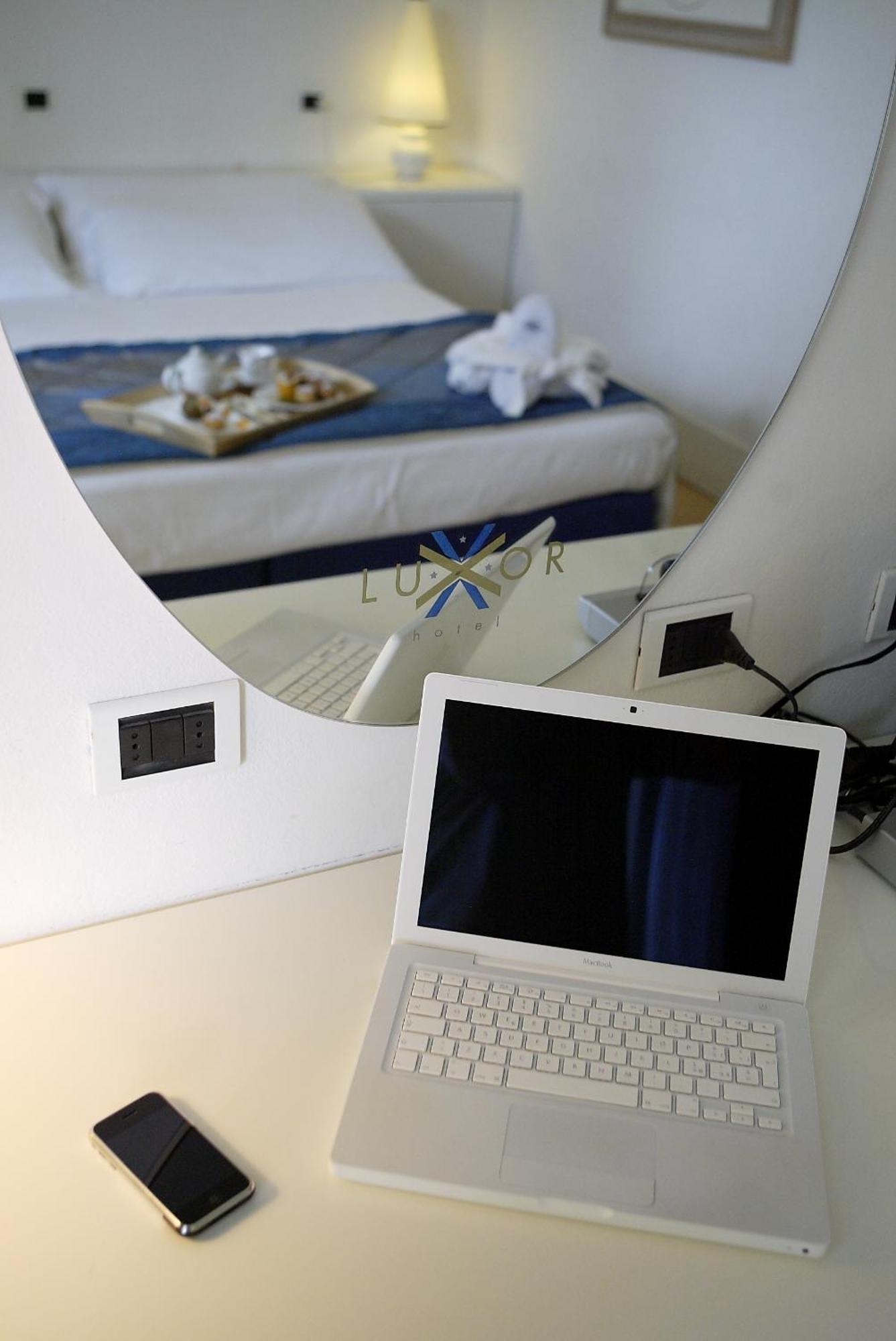 Hotel Luxor Rimini Rum bild